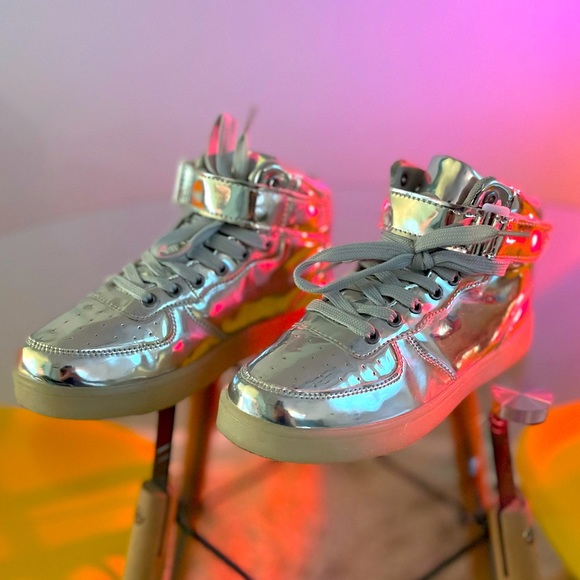 CHROME LED LIGHT UP HIGH TOP SNEAKERs! Yes you read that right! Size 6 - Picture 1 of 8